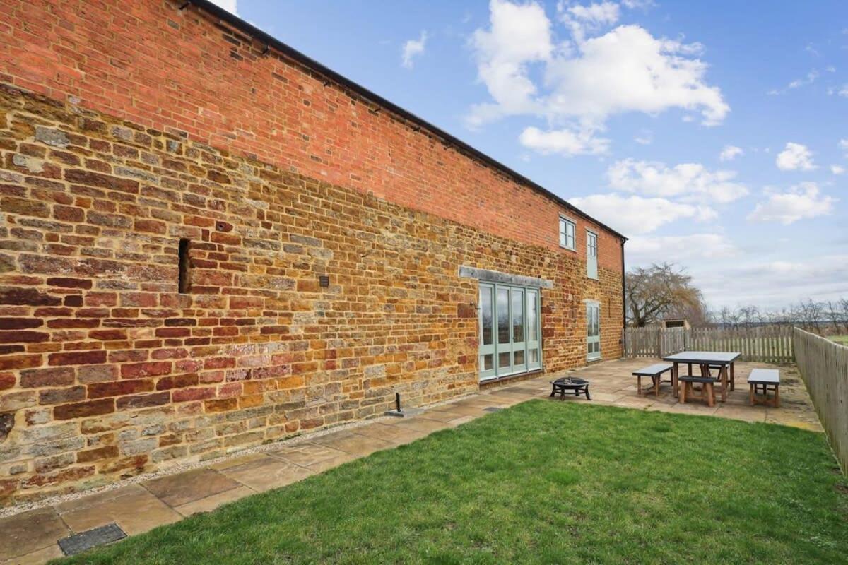 Sophie'S Barn - Hot Tub Packages Available Market Harborough Exterior foto